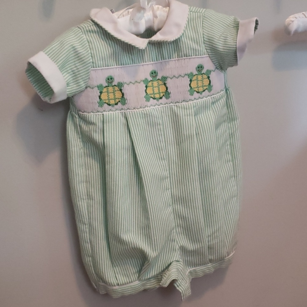 Green seersucker smocked turtle bubble